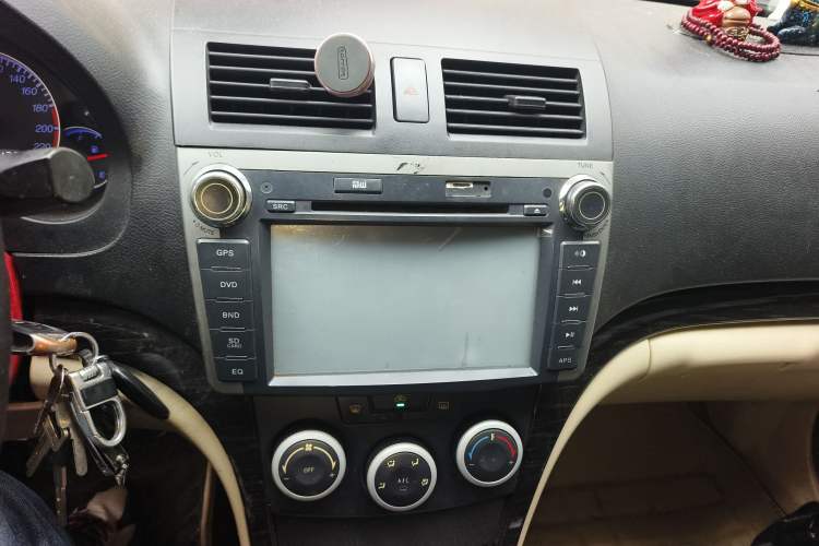 Used Haima Fumei 2013 Sedan 1.6L Manual Elite Edition Audio And AC Panel