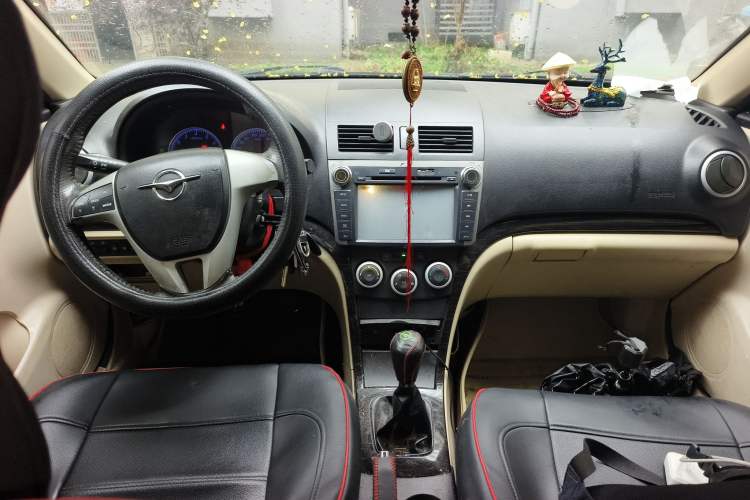 Used Haima Fumei 2013 Sedan 1.6L Manual Elite Edition Center Console