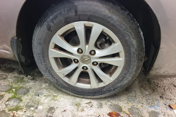 Used Haima Fumei 2013 Sedan 1.6L Manual Elite Edition Right Front Wheel Hub