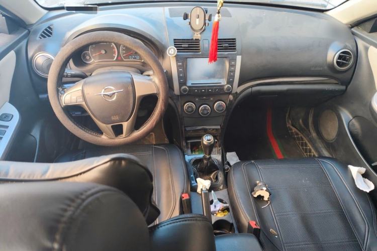 Used Haima Fumei 2013 Sedan 1.6L Manual Fashion Edition Center Console