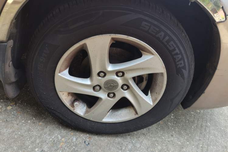 Used Haima Fumei 2013 Sedan 1.6L Manual Champion Edition Right Front Wheel Hub