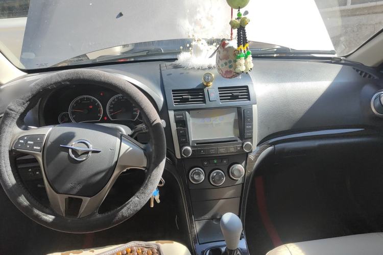 Used Haima Fumei 2013 Sedan 1.6L Manual Champion Edition Center Console