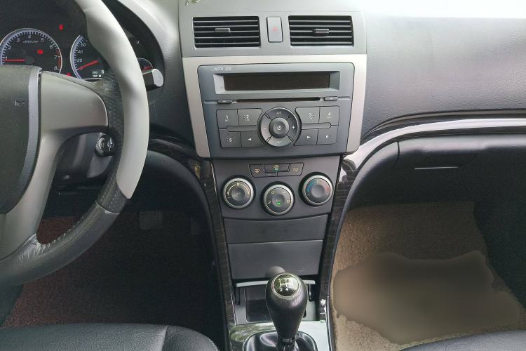 Used Haima Fumei 2013 Sedan 1.6L Manual Fashion Edition Center Console