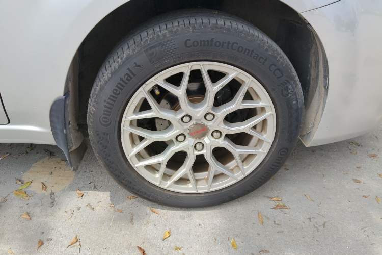 Used Haima Fumei 2013 Sedan 1.6L Manual Fashion Edition Right Front Wheel Hub