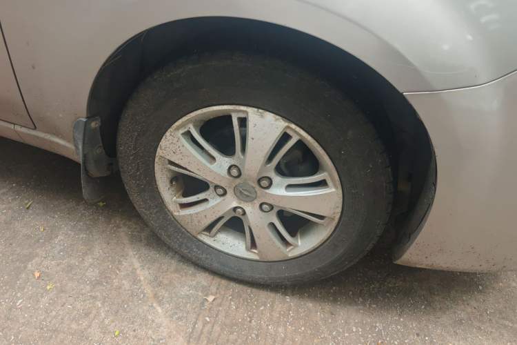 Used Haima Fumei 2013 Sedan 1.6L Manual Fashion Edition Right Front Wheel Hub