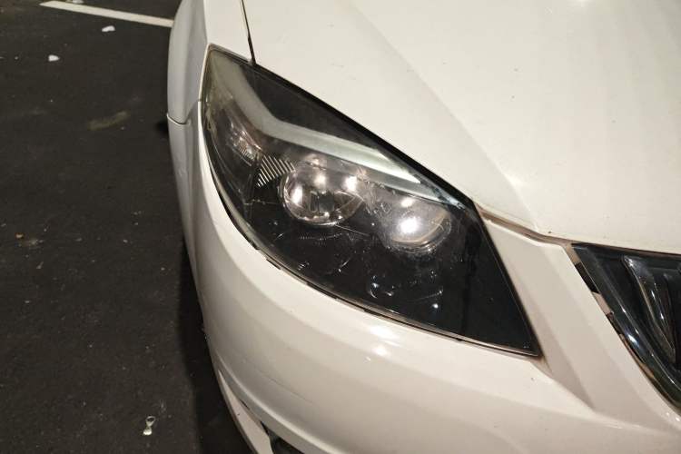 Used Haima Fumei 2013 Sedan 1.6L Manual Champion Edition Right Front Headlight