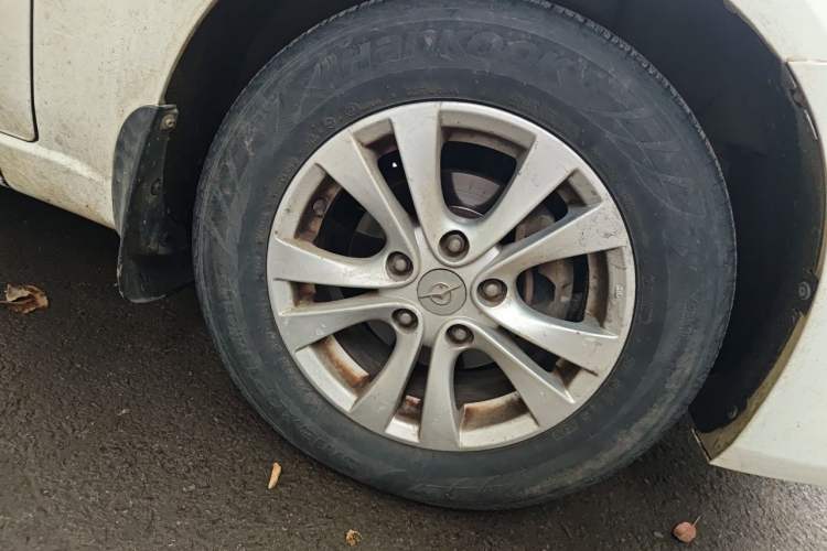 Used Haima Fumei 2013 Sedan 1.6L Manual Elite Edition Right Front Wheel Hub