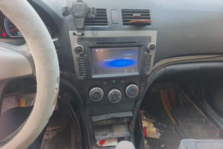 Used Haima Fumei 2013 Sedan 1.6L Manual Fashion Edition Audio And AC Panel
