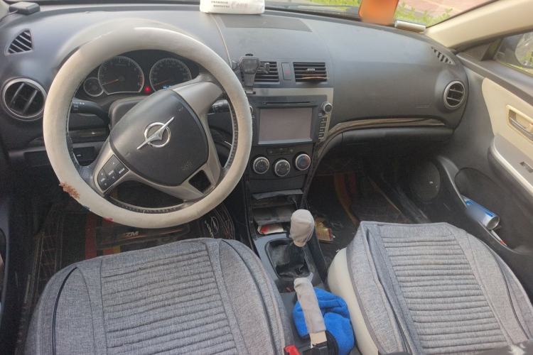 Used Haima Fumei 2013 Sedan 1.6L Manual Fashion Edition Center Console