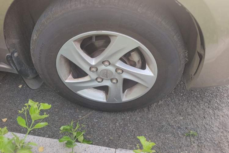 Used Haima Fumei 2013 Sedan 1.6L Manual Fashion Edition Right Front Wheel Hub