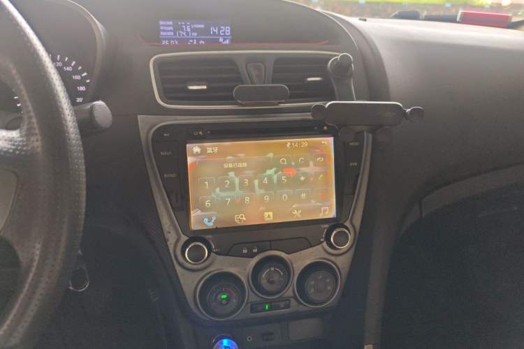 Used Haima Fumei 2014 M5 1.6L Manual Elite Model Audio And AC Panel