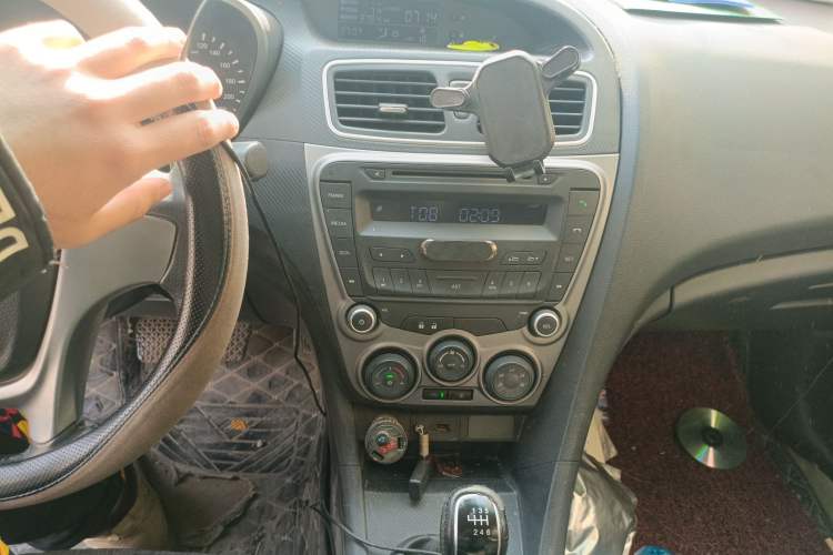 Used Haima Fumei 2014 M5 1.6L Manual Elite Model Audio And AC Panel