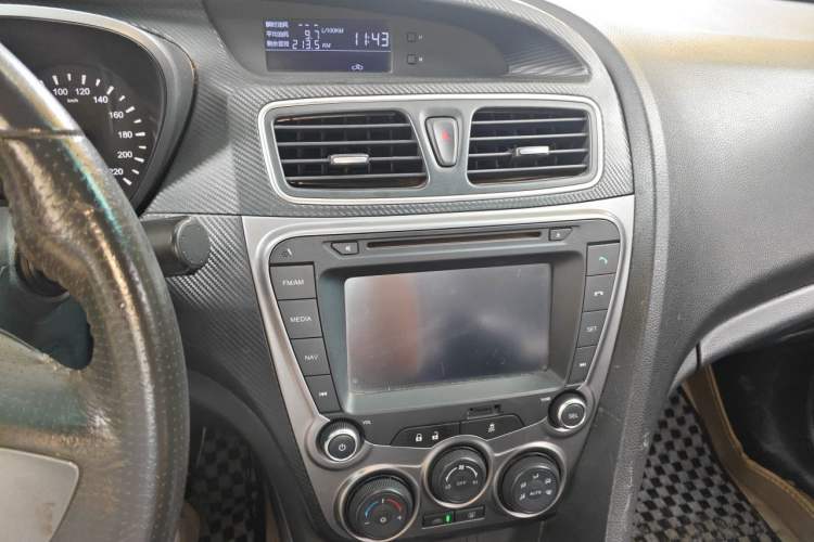 Used Haima Fumei 2014 M5 1.6L Manual Fashion Edition Audio And AC Panel