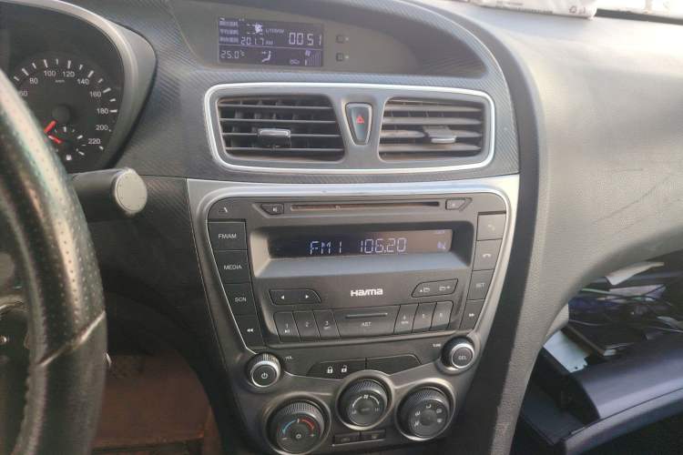 Used Haima Fumei 2014 M5 1.6L Manual Elite Model Audio And AC Panel