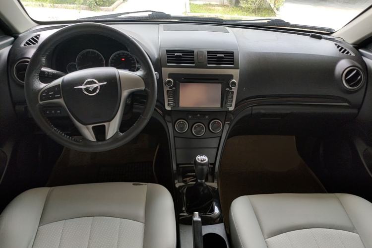 Used Haima Fumei 2014 Sedan 1.6L Manual Fashion Edition Center Console