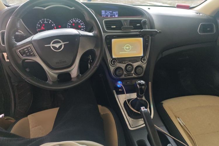 Used Haima Fumei 2014 M5 1.6L Manual Elite Model Center Console
