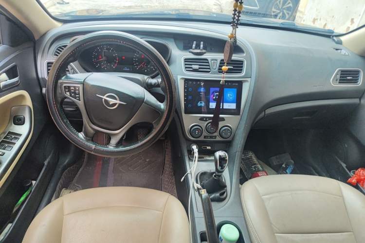 Used Haima Fumei 2014 M5 1.6L Manual Elite Model Center Console