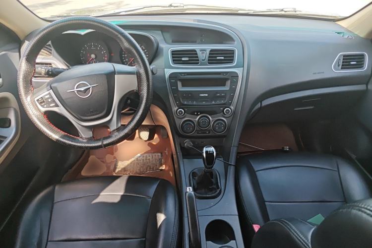 Used Haima Fumei 2014 M5 1.6L Manual Elite Model Center Console