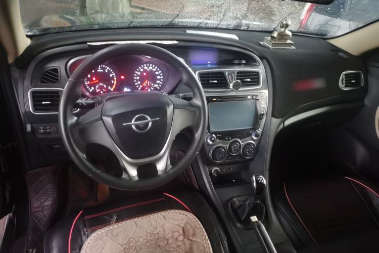 Used Haima Fumei 2014 M5 1.6L Manual Standard Model Center Console
