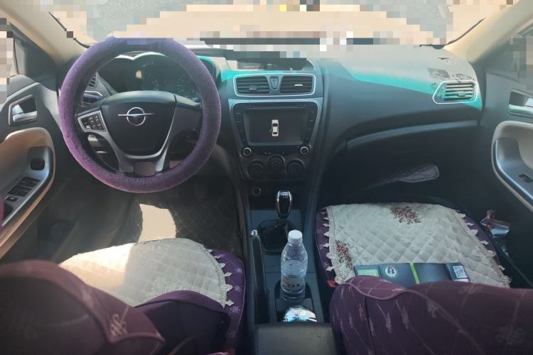 Used Haima Fumei 2014 M5 1.6L Manual Fashion Edition Center Console