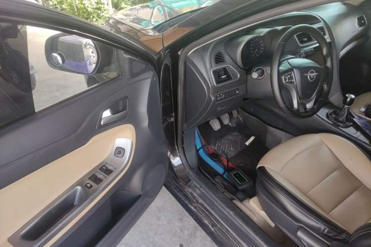 Used Haima Fumei 2014 M5 1.6L Manual Elite Model Driver Seat