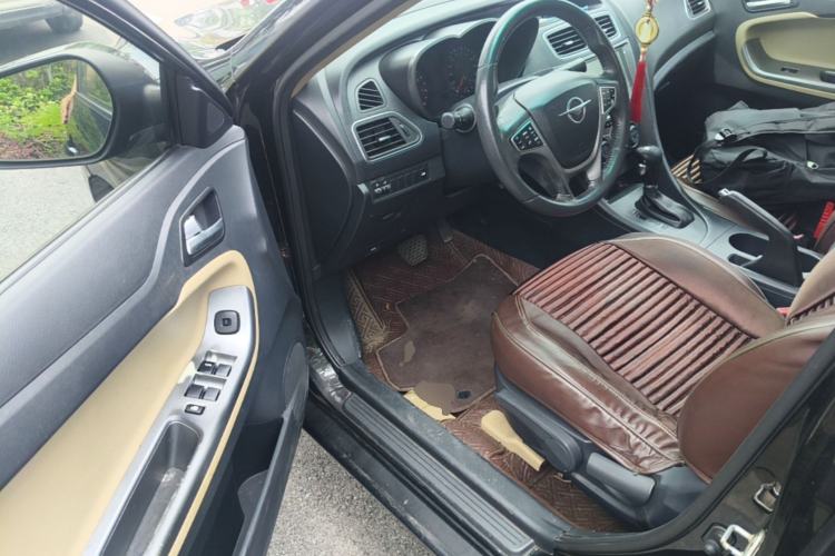 Used Haima Fumei 2014 M5 1.6L Automatic Elite Model Driver Seat