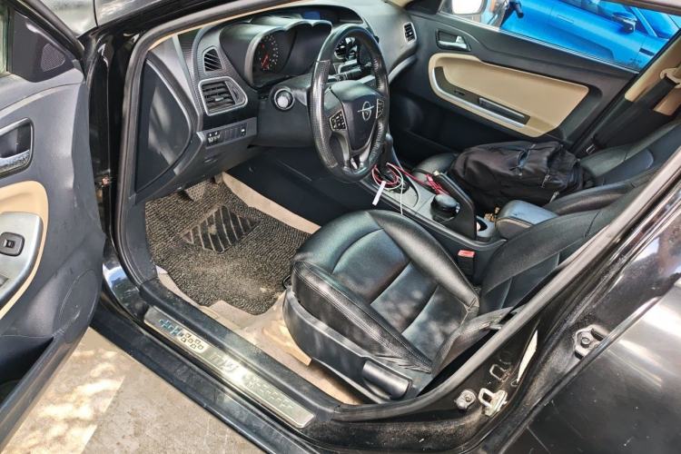 Used Haima Fumei 2014 M5 1.6L Automatic Elite Model Driver Seat
