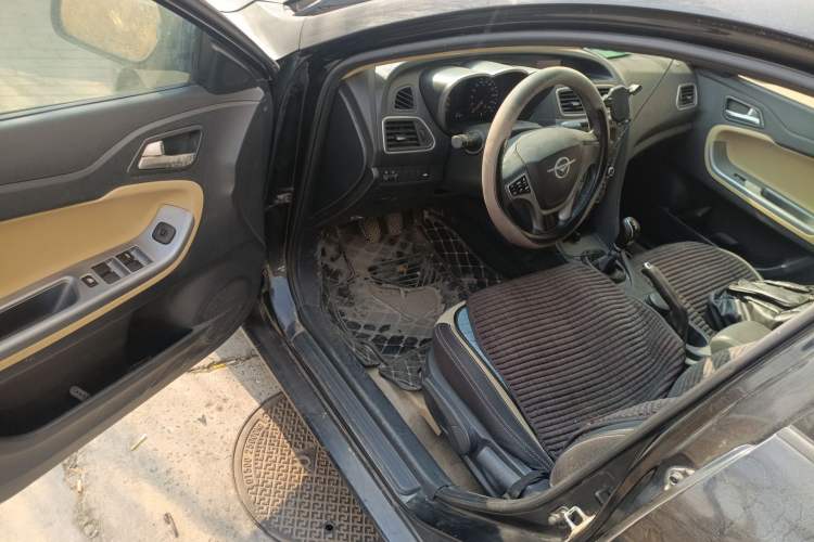 Used Haima Fumei 2014 M5 1.6L Manual Elite Model Driver Seat