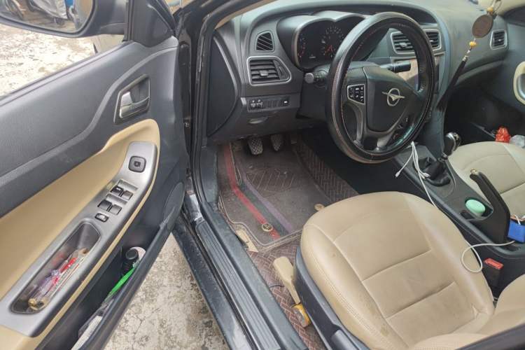 Used Haima Fumei 2014 M5 1.6L Manual Elite Model Driver Seat