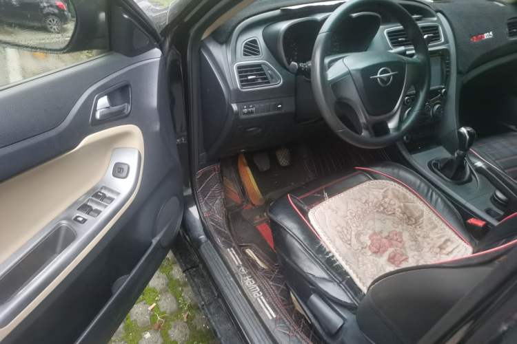 Used Haima Fumei 2014 M5 1.6L Manual Standard Model Driver Seat