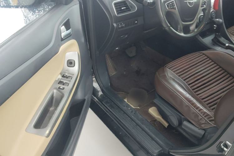 Used Haima Fumei 2014 M5 1.6L Automatic Elite Model Driver Seat