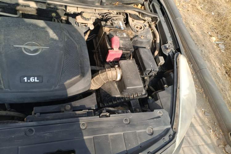 Used Haima Fumei 2014 M5 1.6L Manual Elite Model Engine Bay Left