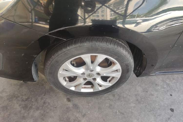 Used Haima Fumei 2014 M5 1.6L Manual Elite Model Left Front Wheel Hub