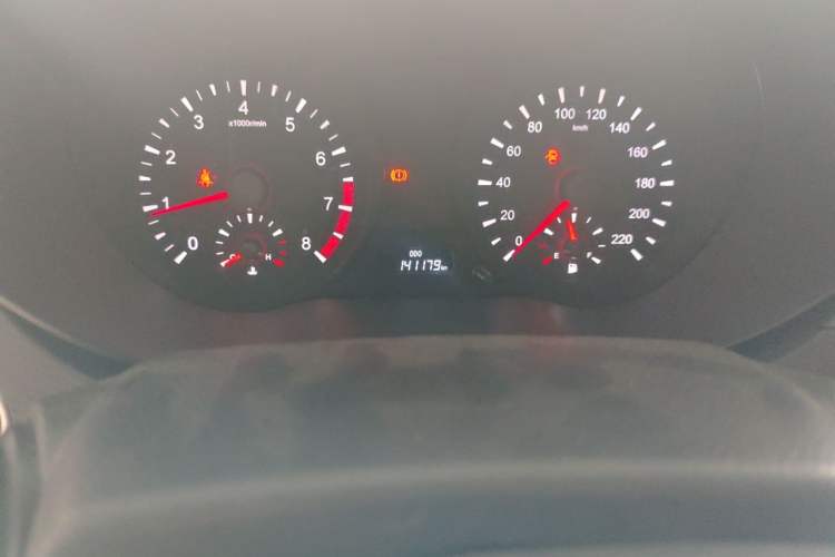 Used Haima Fumei 2014 M5 1.6L Manual Elite Model Odometer Close Up