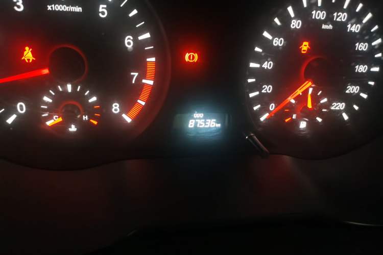 Used Haima Fumei 2014 M5 1.6L Manual Standard Model Odometer Close Up