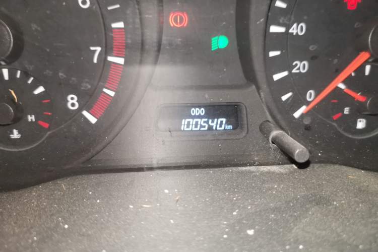 Used Haima Fumei 2014 M5 1.6L Manual Elite Model Odometer Close Up