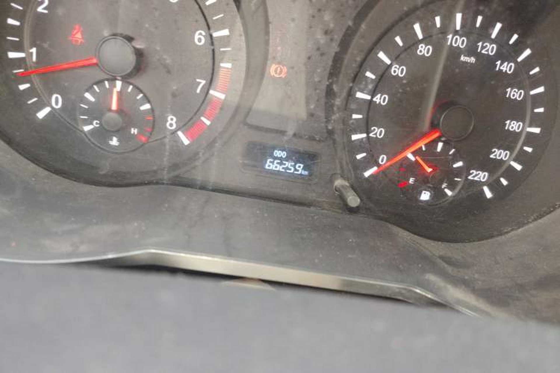 Used Haima Fumei 2014 M5 1.6L Manual Elite Model Odometer Close Up