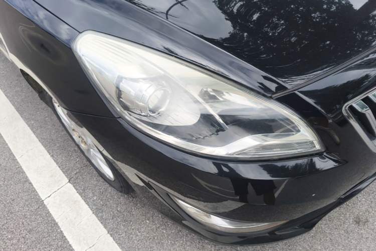 Used Haima Fumei 2014 M5 1.6L Automatic Elite Model Right Front Headlight