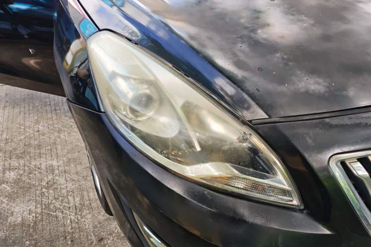Used Haima Fumei 2014 M5 1.6L Automatic Elite Model Right Front Headlight