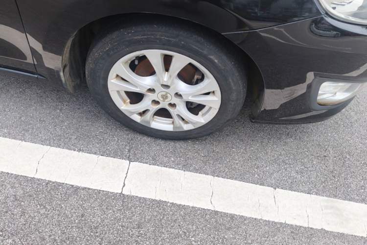Used Haima Fumei 2014 M5 1.6L Automatic Elite Model Right Front Wheel Hub