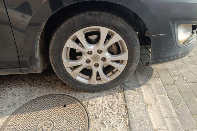 Used Haima Fumei 2014 M5 1.6L Manual Elite Model Right Front Wheel Hub