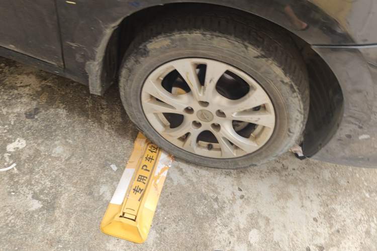 Used Haima Fumei 2014 M5 1.6L Manual Elite Model Right Front Wheel Hub