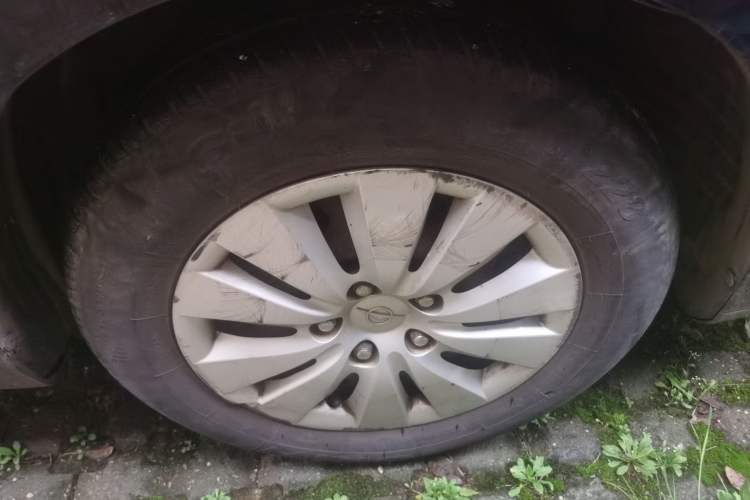 Used Haima Fumei 2014 M5 1.6L Manual Standard Model Right Front Wheel Hub
