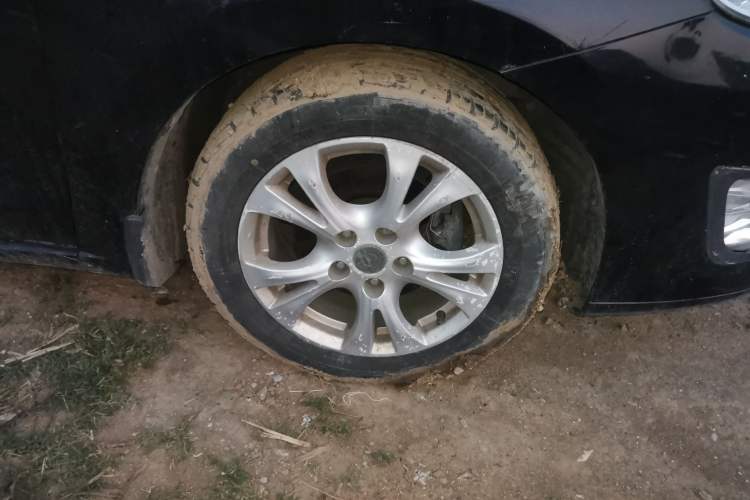 Used Haima Fumei 2014 M5 1.6L Manual Elite Model Right Front Wheel Hub
