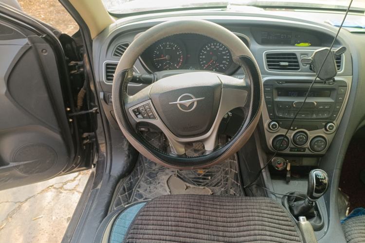 Used Haima Fumei 2014 M5 1.6L Manual Elite Model Steering Wheel