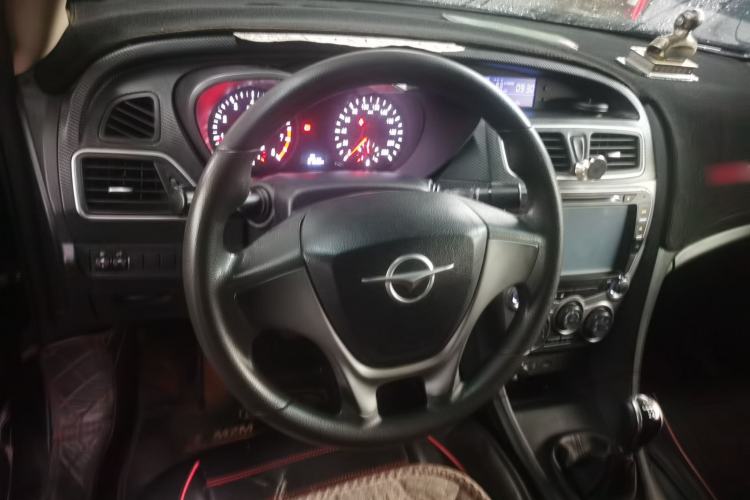 Used Haima Fumei 2014 M5 1.6L Manual Standard Model Steering Wheel