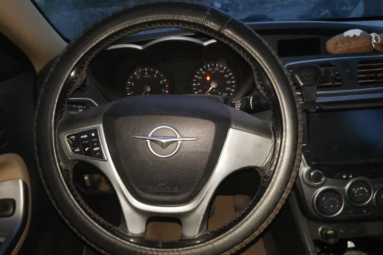 Used Haima Fumei 2014 M5 1.6L Manual Elite Model Steering Wheel