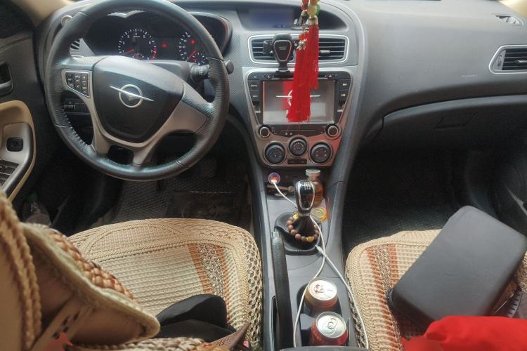 Used Haima Fumei 2014 M5 1.6L Manual Elite Model Center Console