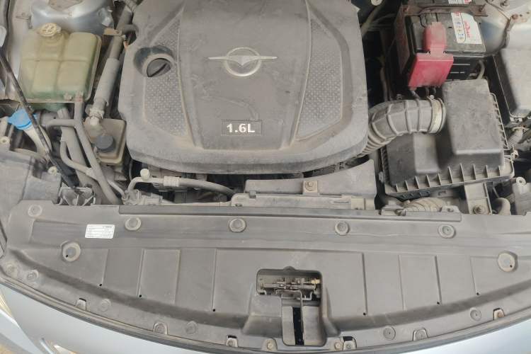 Used Haima Fumei 2014 M5 1.6L Manual Elite Model Engine Bay