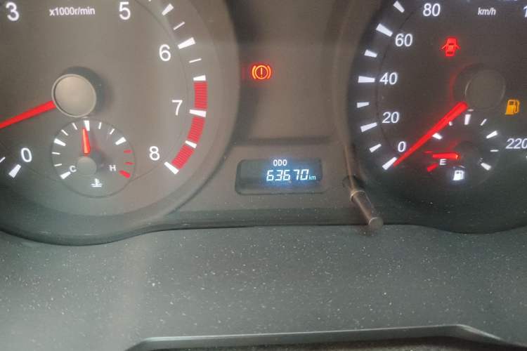 Used Haima Fumei 2014 M5 1.6L Manual Elite Model Odometer Close Up